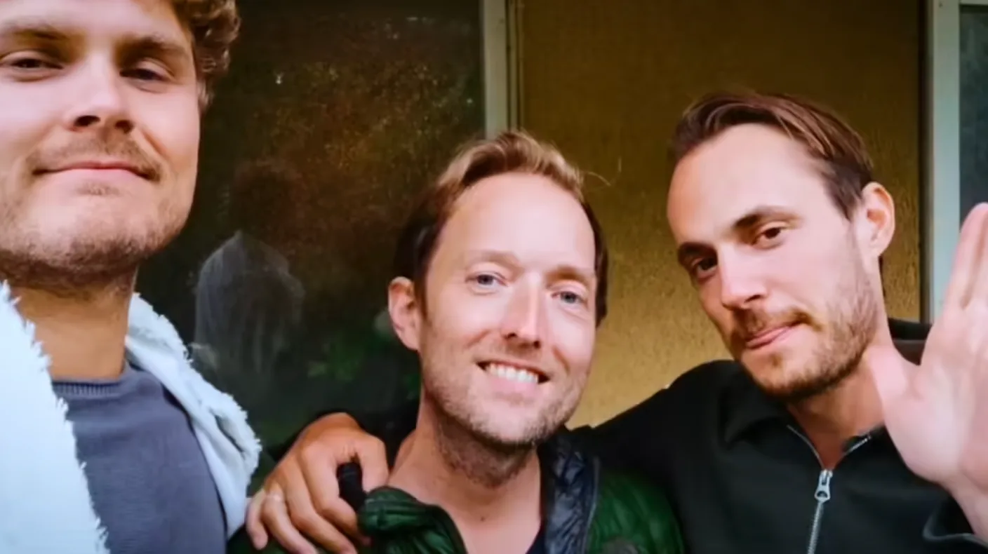 Stillbild med tre män ur dokumentärserien Tre pappor